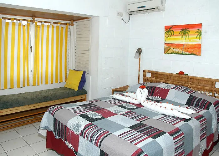 Aparthotel Fisherman's Point Beach-front Condomania
