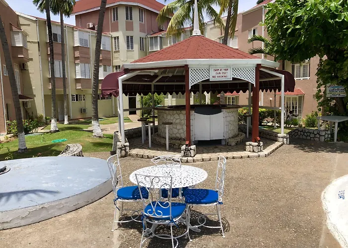 Fisherman's Point Beach-front Condomania 3* Ocho Rios