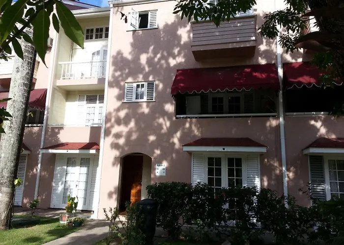 Fisherman's Point Beach-front Condomania Aparthotel