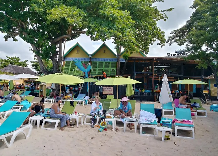Fisherman's Point Beach-front Condomania 3*