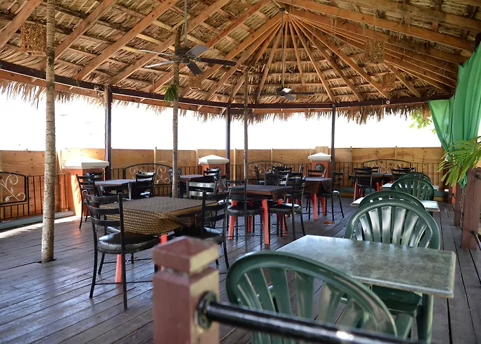 Fisherman's Point Beach-front Condomania Aparthotel Ocho Rios