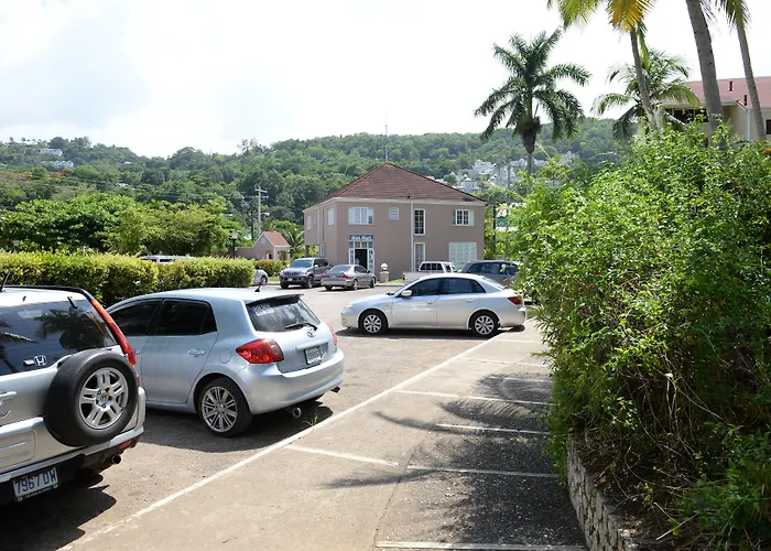 Fisherman's Point Beach-front Condomania Aparthotel Ocho Rios