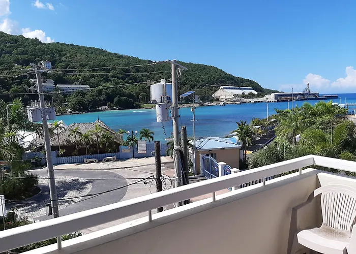 Fisherman's Point Beach-front Condomania 3*