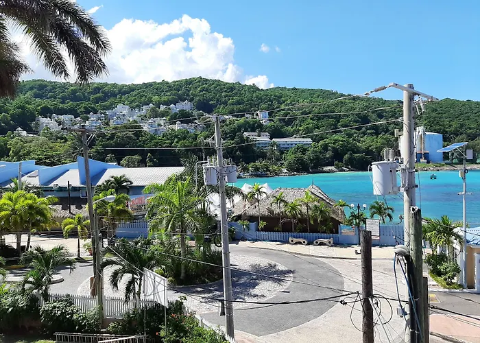 Fisherman's Point Beach-front Condomania 3*