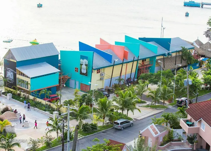 Fisherman's Point Beach-front Condomania Aparthotel Ocho Rios