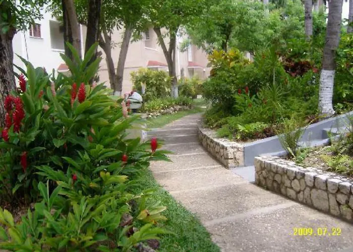 Fisherman's Point Beach-front Condomania 3* Ocho Rios