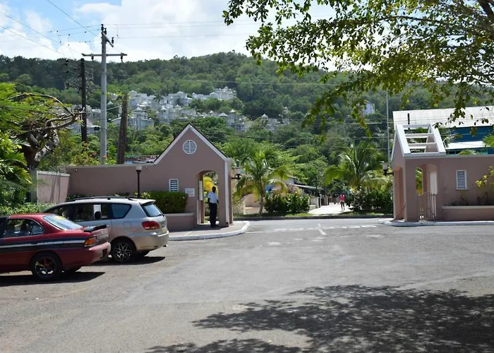 Fisherman's Point Beach-front Condomania 3* Ocho Rios